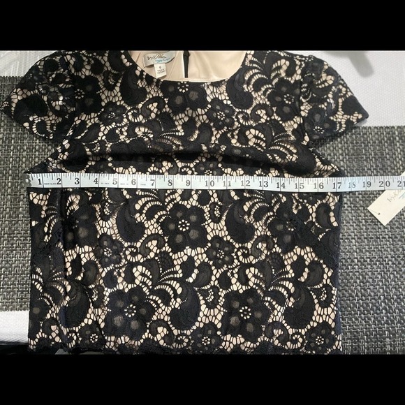 NWT - Ivy & Blu Women's Lace Dress W/ Cap Sleeve Dress 6 - Picture 7 of 8